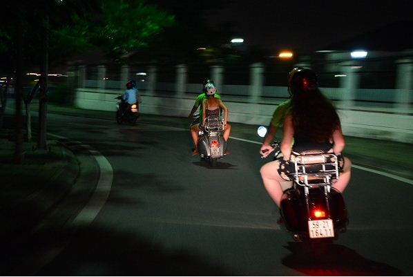 Motorbike-street-food-tour-in-Saigon-1